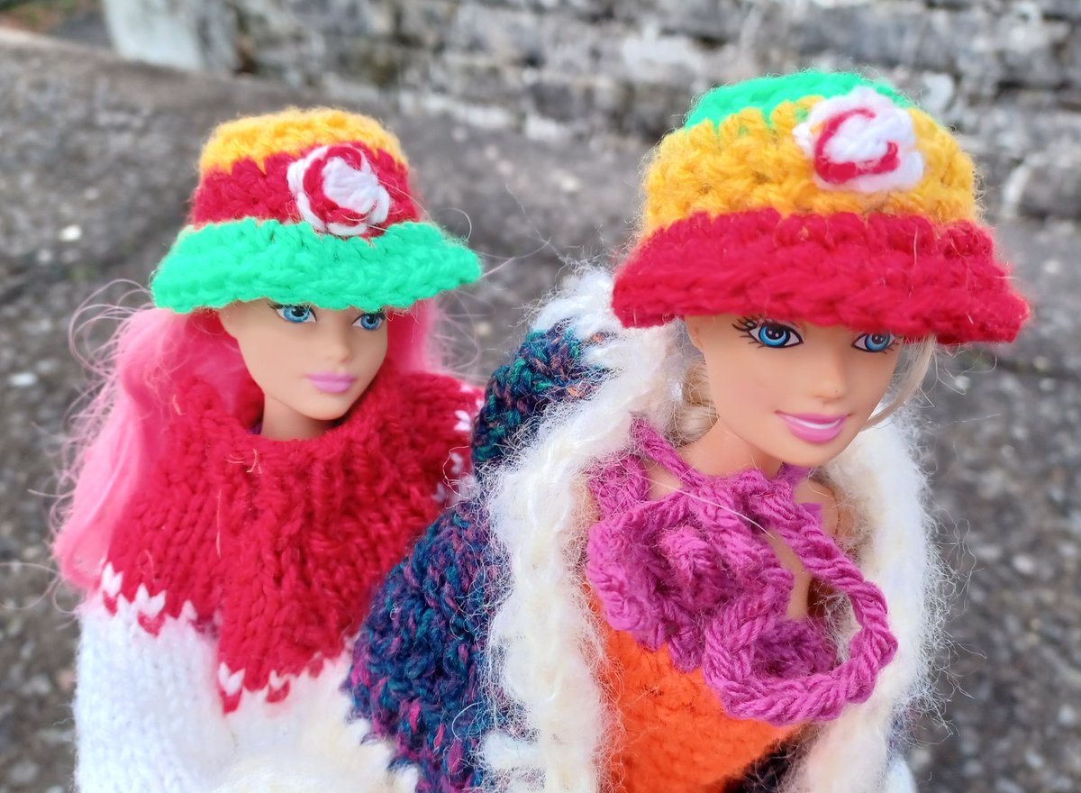 ruthferrisprice's tweet photo. All the Barbies are sporting Cymru Bucket Hats and getting psyched for #WorldCup2022 #bwced
#YmaOHyd @Barbie #crochet 🏴💛💚❤️🏴 https://t.co/6wwh81dYa1