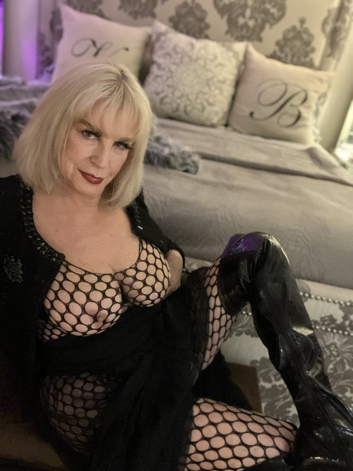 Anneke Van Buren Ocala/Tampa Mature Goddess 18+’s pics and videos