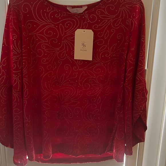 Ava7070's tweet photo. So good I had to share! Check out all the items I'm loving on @Poshmarkapp #poshmark #fashion #style #shopmycloset #sjs: https://t.co/lJVtlQVko1 https://t.co/O5IVrmEl5h