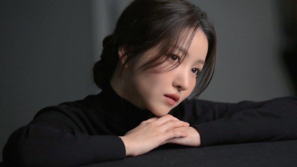 Sowonous's tweet photo. New life, new journey. Nothing is too late this year, because I’m absolutely sure with the new house that will walk with me in the future on this flowery path, hopefully my journey ahead will always run smoothly. This has been Sowon Kim. https://t.co/BMhL4Cs1YD