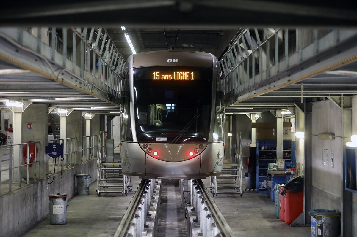 VilledeNice's tweet photo. 🎂 JOYEUX ANNIVERSAIRE  🎂

Il y a 15 ans, la ligne 1 du tramway pointait le bout de son nez pour révolutionner le réseau de transports en commun de #Nice06 🥳

Depuis nous avons accueilli ses petites soeurs, L2 et L3 🎈
Et bientôt les L4 et L5 🎁

#ILoveNice https://t.co/MIt8jS9PUa