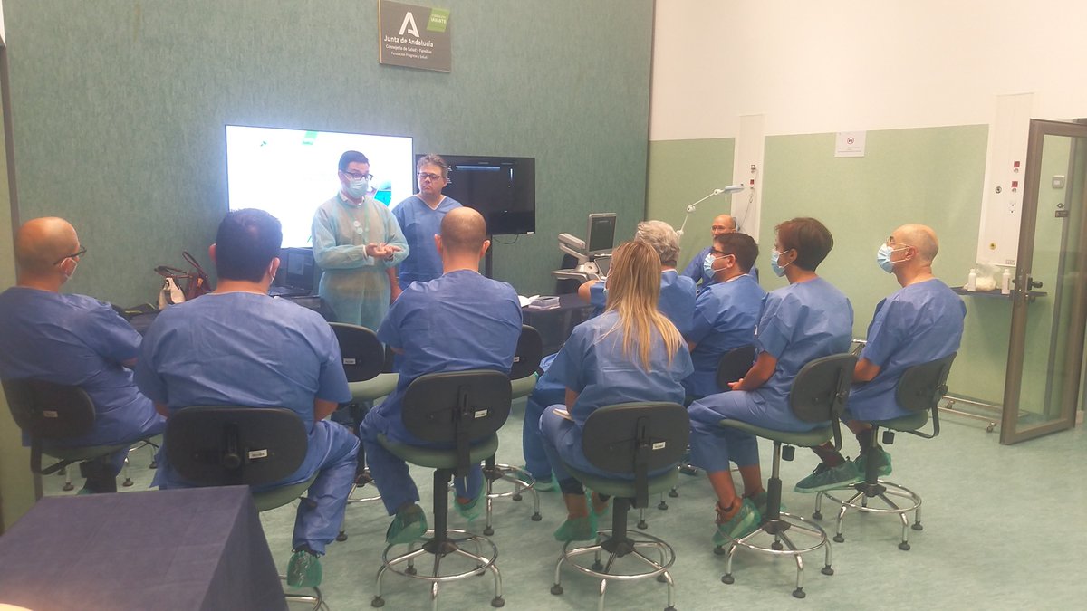 CMSemecor's tweet photo. El Dr. @nabor8259 de Centro Médico Semecor ha asistido hoy como Director y Ponente al Curso de Anatomía Ecográfica en Granada de la @SIEC_ecografia  e @IAVANTE_FPS , el cual ha sido impartido para médicos de toda la península de diferentes especialidades | #formacioncontinuada https://t.co/p19ySyZsXz