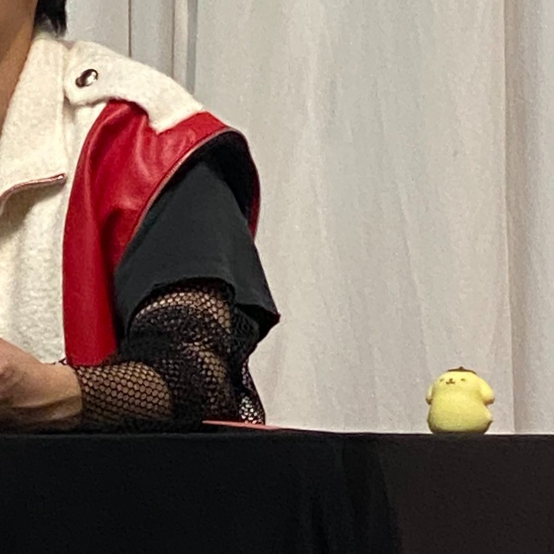 moonglowjh's tweet photo. Jonghyeon cute bodyguards during fansign. They protecc 🤣 https://t.co/vhqi4UHMLC