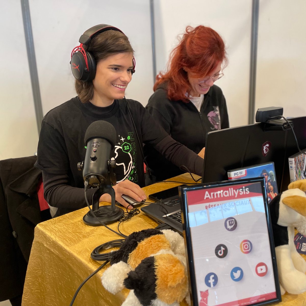 Armallysis's tweet photo. Sur la #GameInReims22  on fait découvrir l'univers du streaming à l'association #Handicats https://t.co/FJCLYe7qZZ