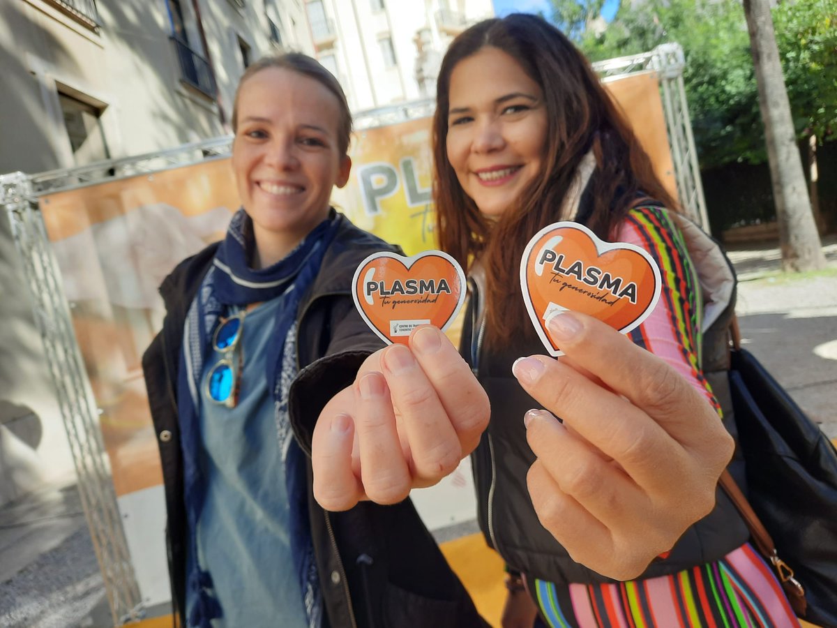 GVAdonasang's tweet photo. La campaña #PlasmaTuGenerosidad se une a la gran cita de la donación de sangre de la ciudad
👉#ValenciaSolidaria.
Hoy sábado, #19noviembre, #DonaSangre e infórmate en qué consiste la donación de plasma.
📌IES Luis Vives
🕐hasta las 21:00 horas https://t.co/pKWl2CzdOy