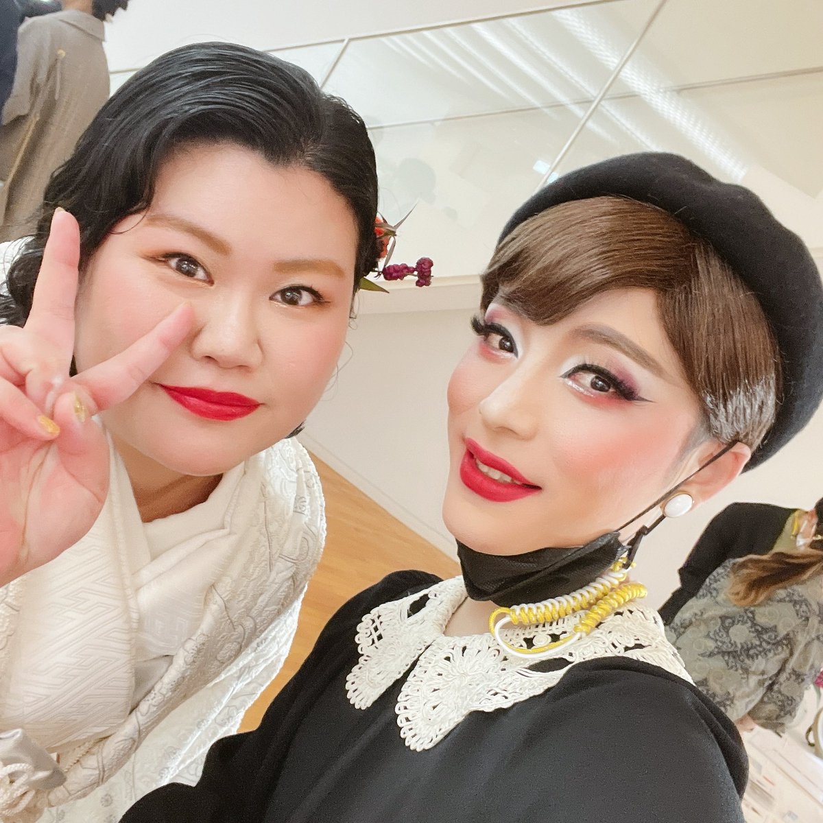 7_powder_room's tweet photo. 7パウやっとります！
魔ｧ子と、後ほどてる子参ります。

今日はずーーーっと通ってくれてるお客様の結婚式でした。おめでとう！
なんだか感慨深いわ&amp;旦那欲しくなったわ。末長くお幸せに！ https://t.co/I1th4ur2mM