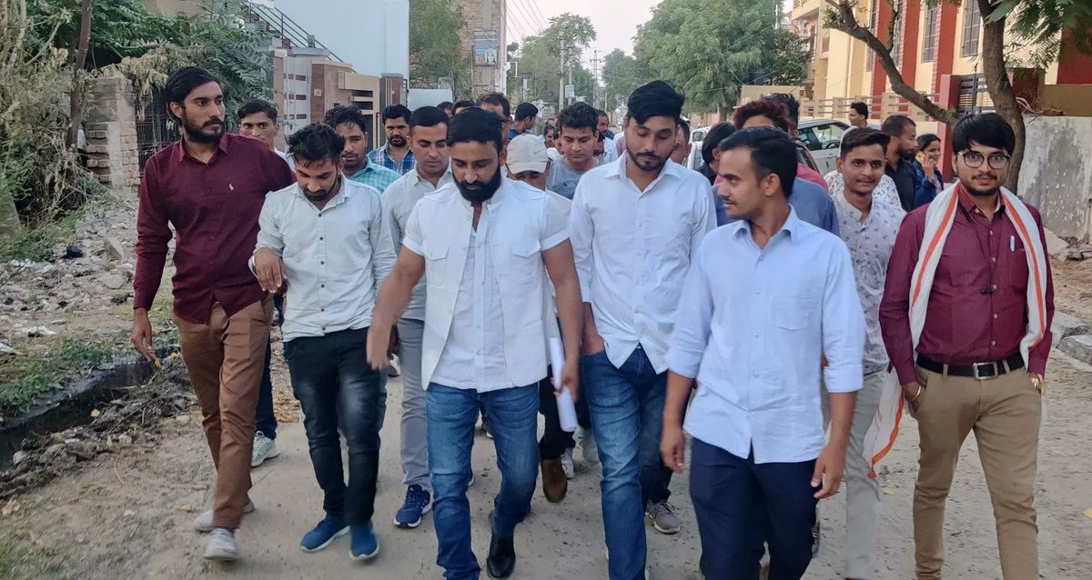 bharatbeniwal_'s tweet photo. चूरू #सरदारशहर_उपचुनाव में कांग्रेस सरकार के खिलाफ युवाओं ने मोर्चा खोल रखा है, घर-घर जाकर प्रचार अभियान की शुरुआत कर दी गई युवाओं की सभी मांगें-
 चिकित्सा विभाग की सभी भर्ती लिखित परीक्षा से माध्यम से करवाई जाए ,
लैब टेक्नीशियन, रेडियोग्राफर, एएनएम की विज्ञप्ति जल्द से जल्द जारी https://t.co/pk2CwcbEwf