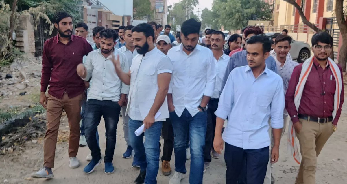 bharatbeniwal_'s tweet photo. चूरू #सरदारशहर_उपचुनाव में कांग्रेस सरकार के खिलाफ युवाओं ने मोर्चा खोल रखा है, घर-घर जाकर प्रचार अभियान की शुरुआत कर दी गई युवाओं की सभी मांगें-
 चिकित्सा विभाग की सभी भर्ती लिखित परीक्षा से माध्यम से करवाई जाए ,
लैब टेक्नीशियन, रेडियोग्राफर, एएनएम की विज्ञप्ति जल्द से जल्द जारी https://t.co/pk2CwcbEwf