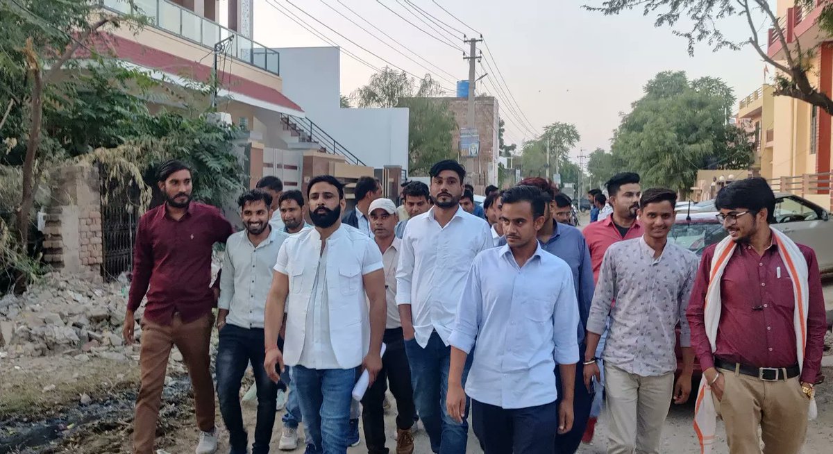 bharatbeniwal_'s tweet photo. चूरू #सरदारशहर_उपचुनाव में कांग्रेस सरकार के खिलाफ युवाओं ने मोर्चा खोल रखा है, घर-घर जाकर प्रचार अभियान की शुरुआत कर दी गई युवाओं की सभी मांगें-
 चिकित्सा विभाग की सभी भर्ती लिखित परीक्षा से माध्यम से करवाई जाए ,
लैब टेक्नीशियन, रेडियोग्राफर, एएनएम की विज्ञप्ति जल्द से जल्द जारी https://t.co/pk2CwcbEwf