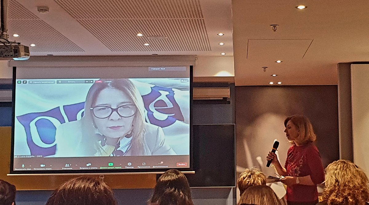 Closing the #digitalgap among #women to ease their access to labour market and political participation - one of the goals mentioned by <a href="/LScarpitta_OSCE/">Lara Scarpitta</a> at the Intl. Conference in Yerevan by <a href="/DemocracyToday8/">Democracy Today</a>.
➡️We should be speaking more about #technology and its #impact today👱‍♀️