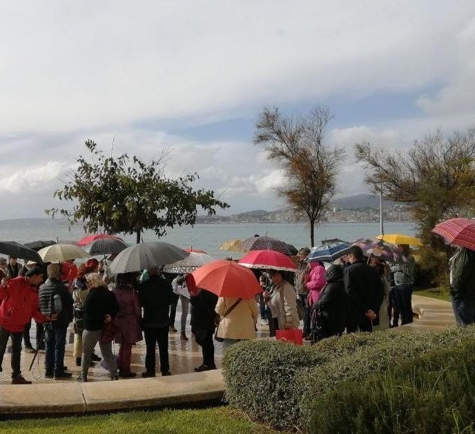 movfemmallorca's tweet photo. Avui les dones de Mallorca ens hem juntat per reivindicar una altra vegada que sense memòria història no hi ha futur possible.
@AuroraPicornell
@MemoriaMallorca
#FeminismeAntifeixista
#CapAl25N https://t.co/YzdtR6PBCc