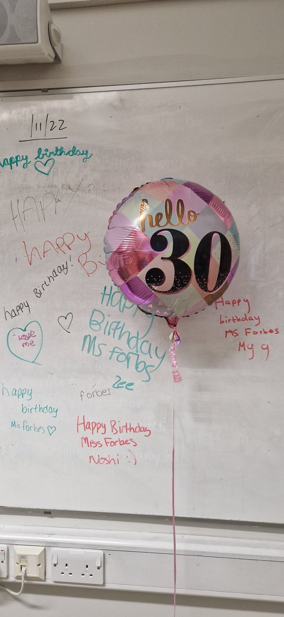 MissKForbes's tweet photo. Spent the start of my 3rd decade at work. Spending your birthday at work isn't so bad after all 🥰 #ThirtyClub https://t.co/b5eid9hf9Z