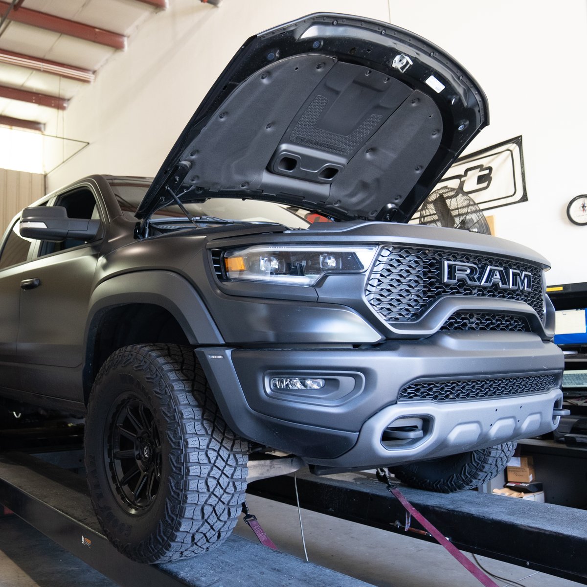 HHPRacing's tweet photo. Need more boost 💨 #superchargedsaturday 
.
.
https://t.co/NmVZFTKZyA
.
#ram #TRX #PoweredByHHP #trackhawk #highhorseperformance #dodgedemon #charger #grandcherokee #hhptuned #horsepower #hemi #hellcat #ford #chevy #RAPTOR https://t.co/0pcx0B8ZoZ