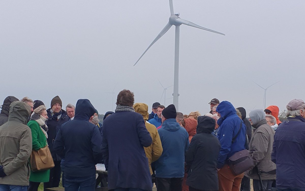 Bezoek eerste groep #triodos #madeforchange aan onze windparken op Neeltje Jans is afgelopen. Veel vragen en lekker uitwaaien. Ook vamiddag nog een volle bus