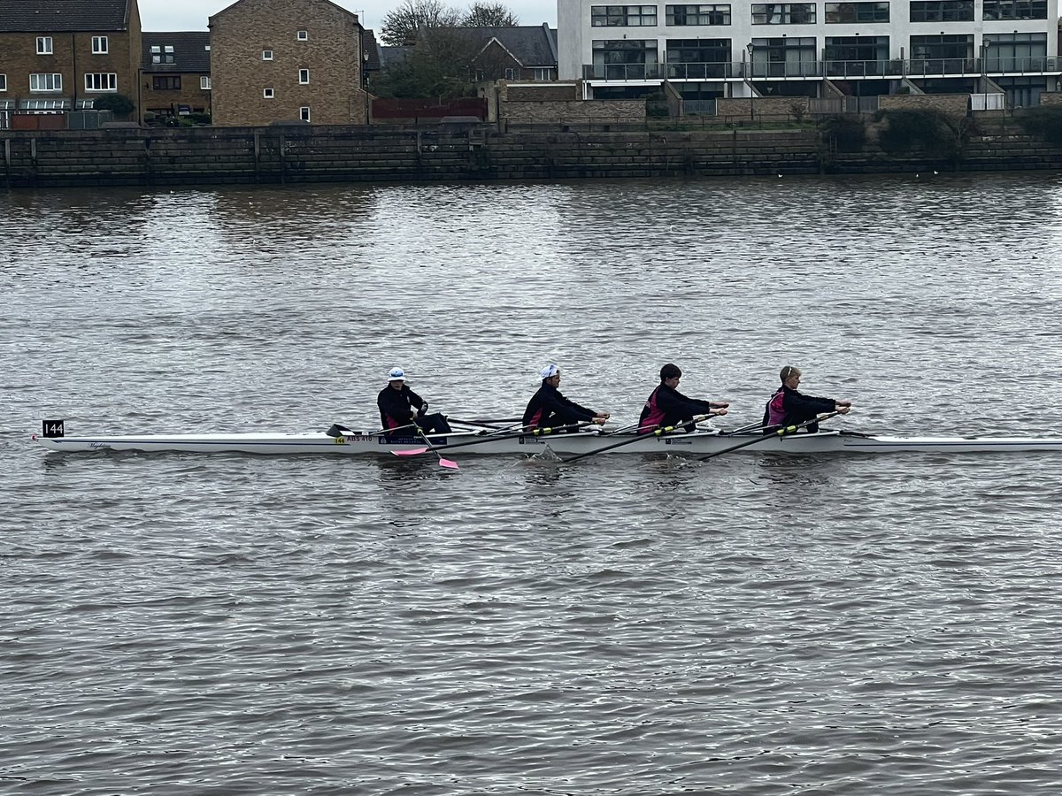 FASBCabingdon's tweet photo. Senior quad sculling up to the start of the Fours Head - good luck to all the Abingdon crews rowing today @abingdonrowing @FoursHead  #abingdonrowing #oldabingdonians https://t.co/DPfoKkZNYb