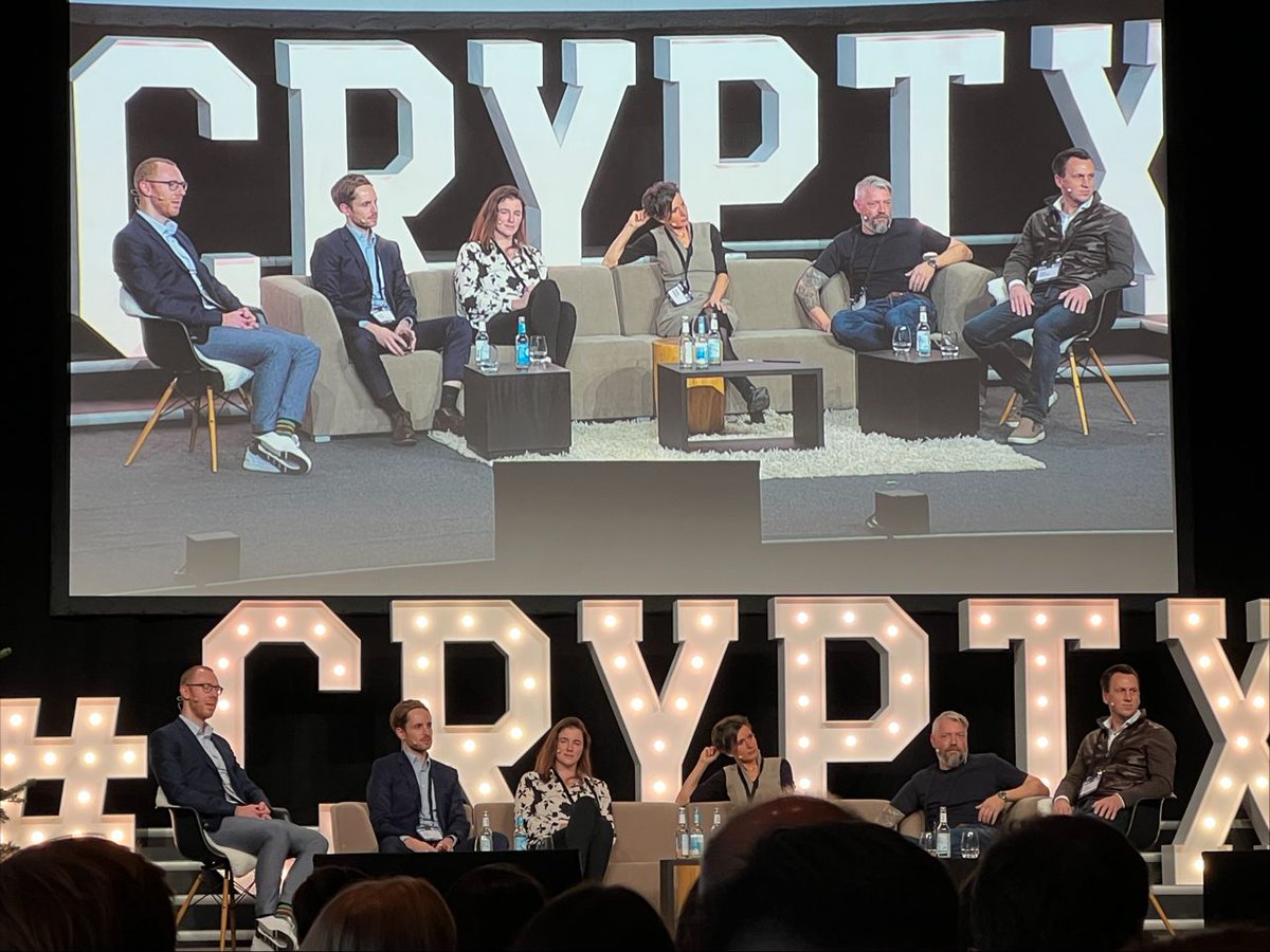 MarcPussar's tweet photo. Leading digital currency from EU

Digital currency can strengthen FIAT currency. @Jonas__Gross

Legal certainty, democracy and  innovation potential for  3rd way, next to US and Asian.
@PascaleBruderer

Answer digital yuan to prevent it as leading digital currency.
@AlexHoeptner https://t.co/WNOxbXek0O