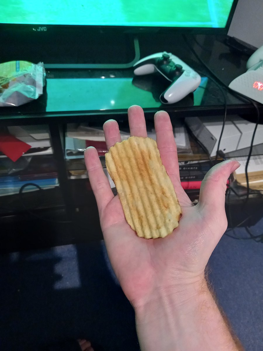 Look at the size of this crisp....<a href="/marksandspencer/">M&S</a> #crisps