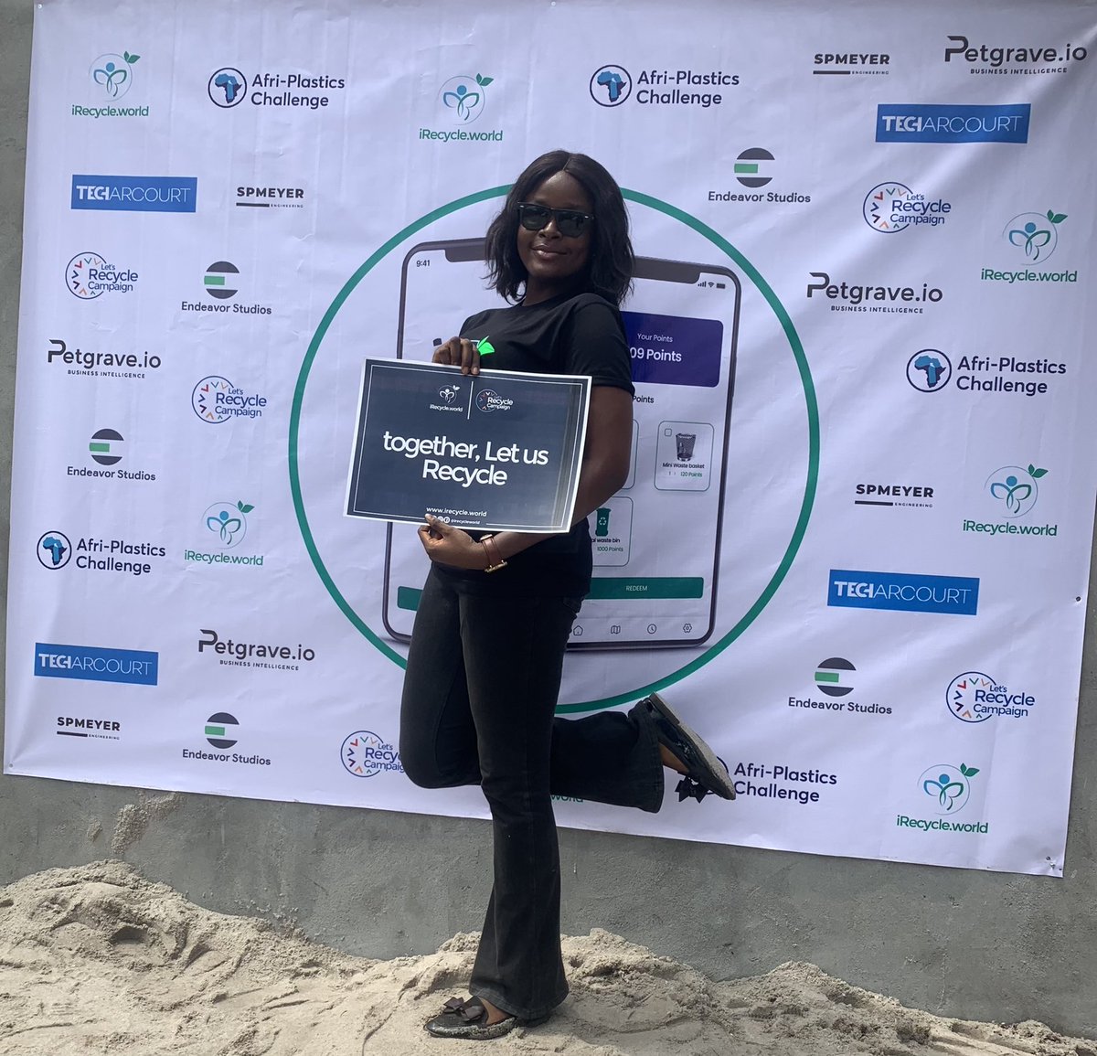 The1_Ozi's tweet photo. Because only 9% of all plastic produced is recycled, @irecycleworld just launched an app to encourage recycling and make it easy. You can download the app from https://t.co/B3YVzuFVYw

#irecycle #letsrecycle #afriplasticschallenge 

@RecyclePhc @irecycleworld @techarcourt https://t.co/5IJLBvjkhC