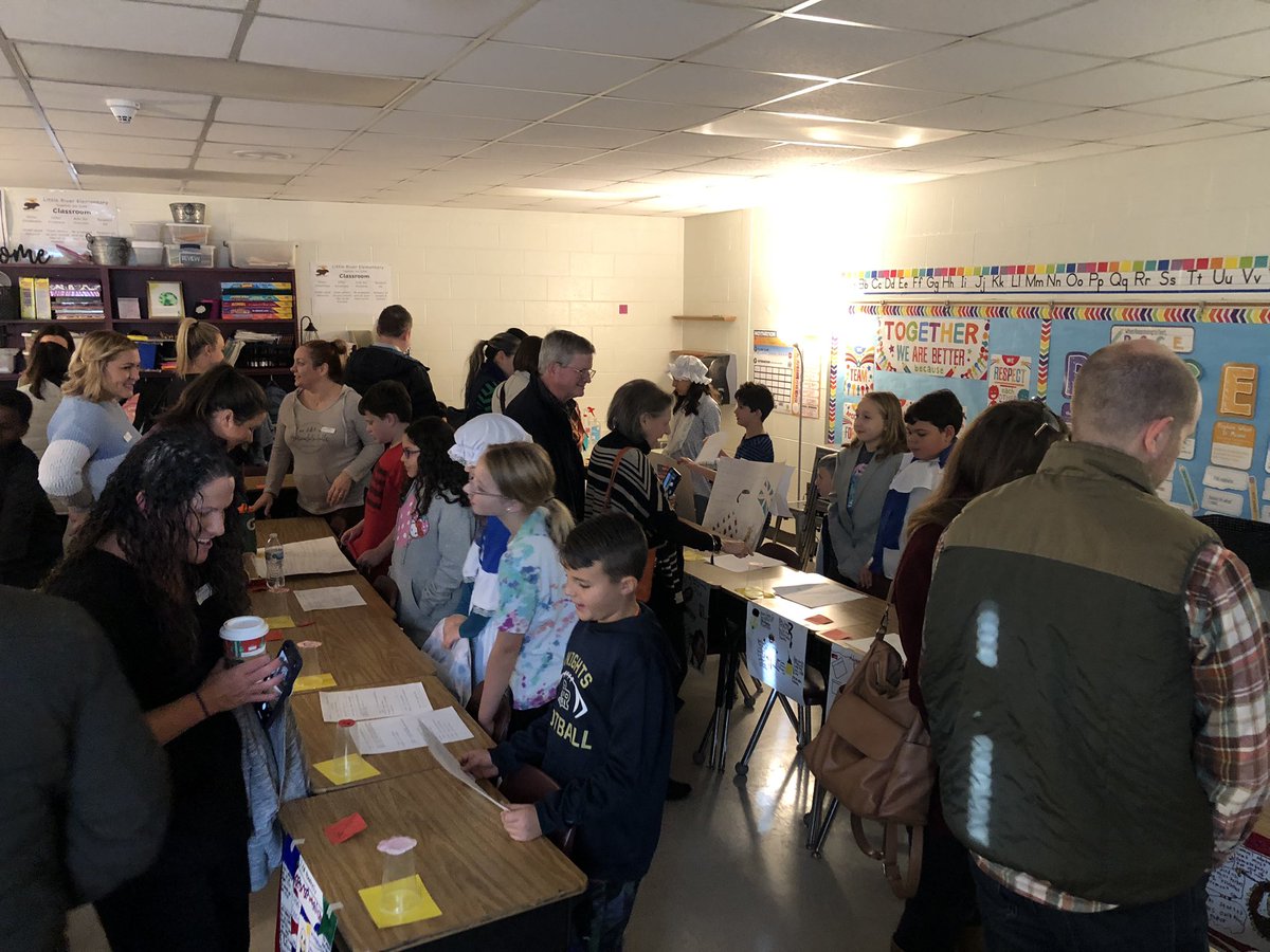 BlascoBrenda's tweet photo. I love our community!  Most supportive families, Ts, and admin in all the ways!  They visited Ss as they shared their American Revolution research/presentations.  Authentic audience! https://t.co/BoMJsczPj1