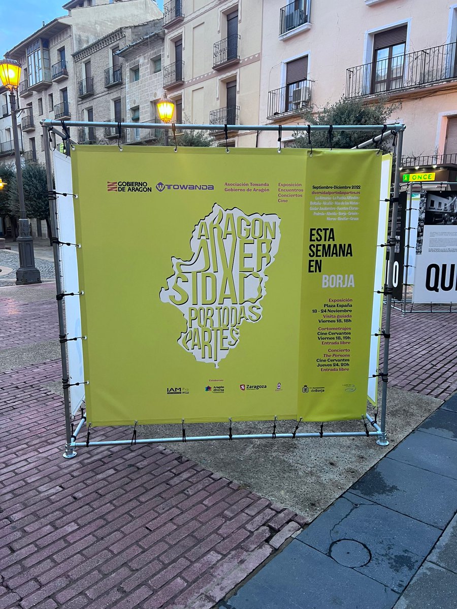 xtodaspartes's tweet photo. Ya estamos en #Borja! Puedes ver la exposición desde ya hasta el jueves 24 de noviembre, cuando actúan @ThePersonsEG en el #teatroCervantes a las 20h con #EntradaLibre : diversidad, temazos y humor. Apunta la cita! (y cotorrea su música: https://t.co/mt5RhN2ZeJ) https://t.co/AOh1d5QlSW