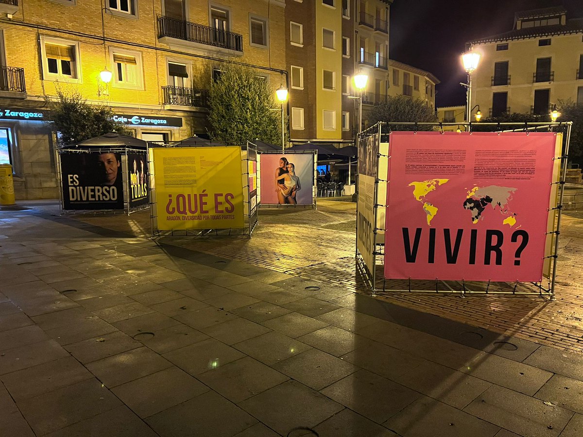 xtodaspartes's tweet photo. Ya estamos en #Borja! Puedes ver la exposición desde ya hasta el jueves 24 de noviembre, cuando actúan @ThePersonsEG en el #teatroCervantes a las 20h con #EntradaLibre : diversidad, temazos y humor. Apunta la cita! (y cotorrea su música: https://t.co/mt5RhN2ZeJ) https://t.co/AOh1d5QlSW