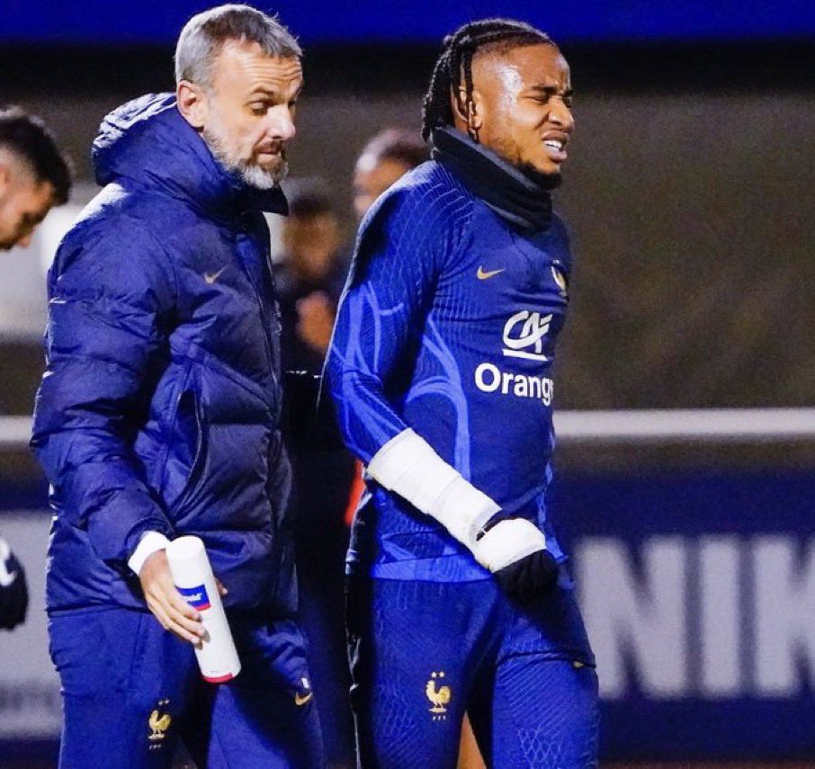 postunited's tweet photo. 🚨 ¡Christopher Nkunku sufre una ROTURA DEL LIGAMENTO EXTERNO de su rodilla izquierda!

❌ El delantero del RB Leipzig se pierde lo que queda de temporada https://t.co/RjHVckgLeA