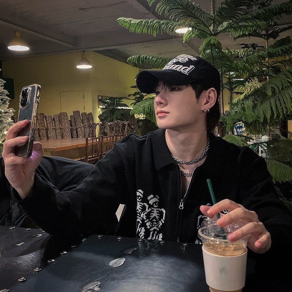 dhssource's tweet image. #한세 221119 ig update