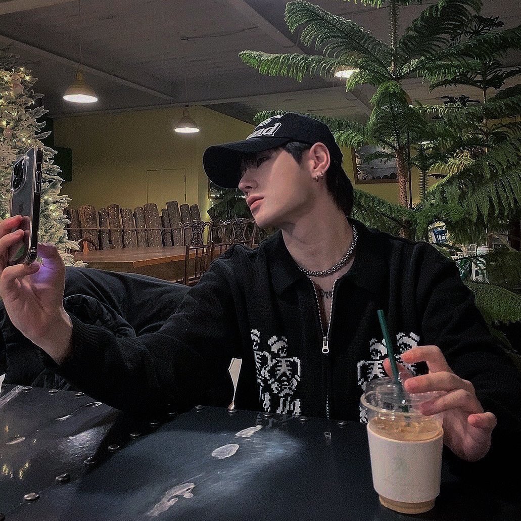 dhssource's tweet image. #한세 221119 ig update