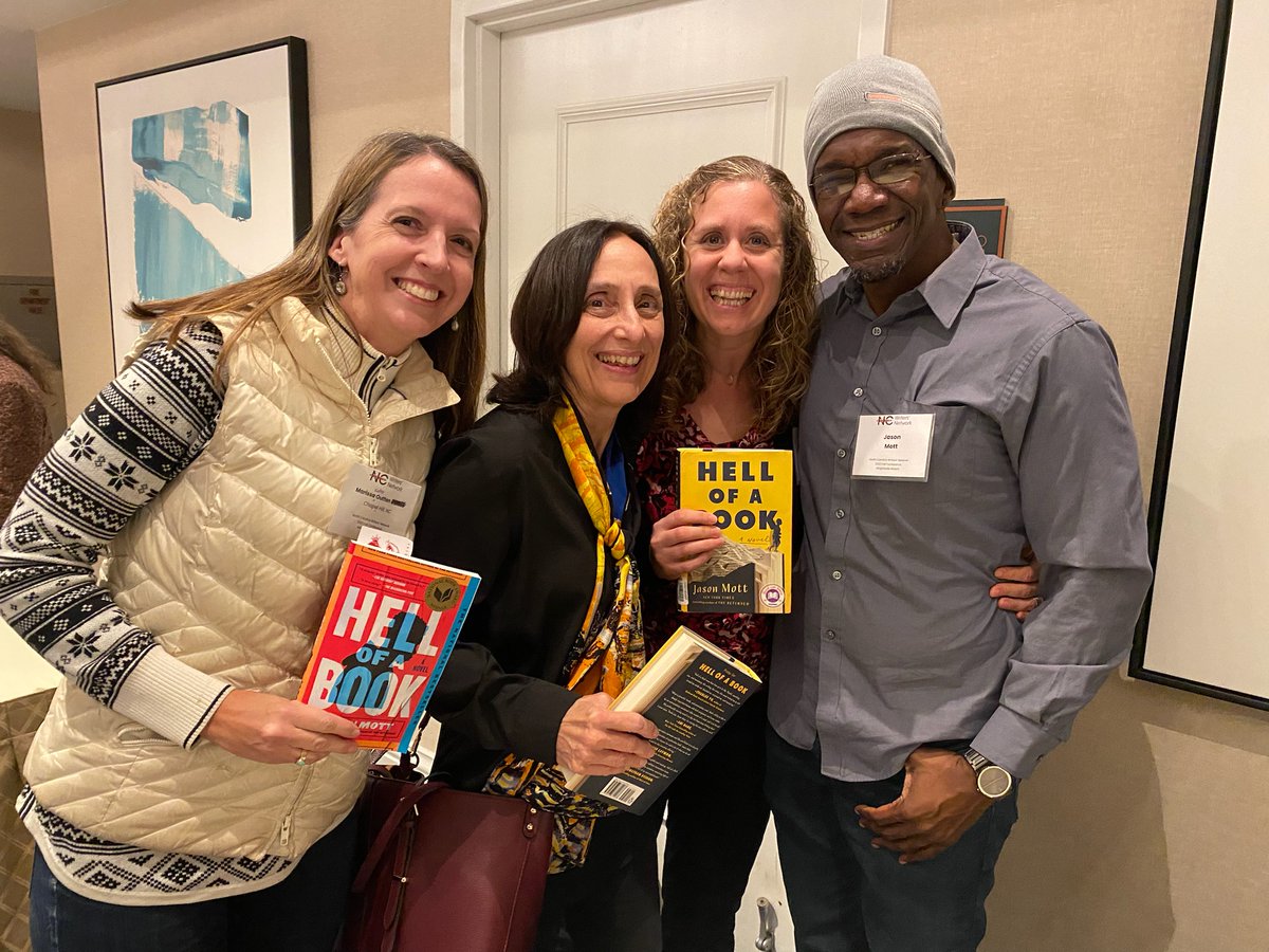 JillAmberChafin's tweet photo. Look who I got to meet!! 🙌💖🤗 @JasonMott #hellofabook #WritingCommunity #writing #writer #ncwn https://t.co/km0nfQs2l8