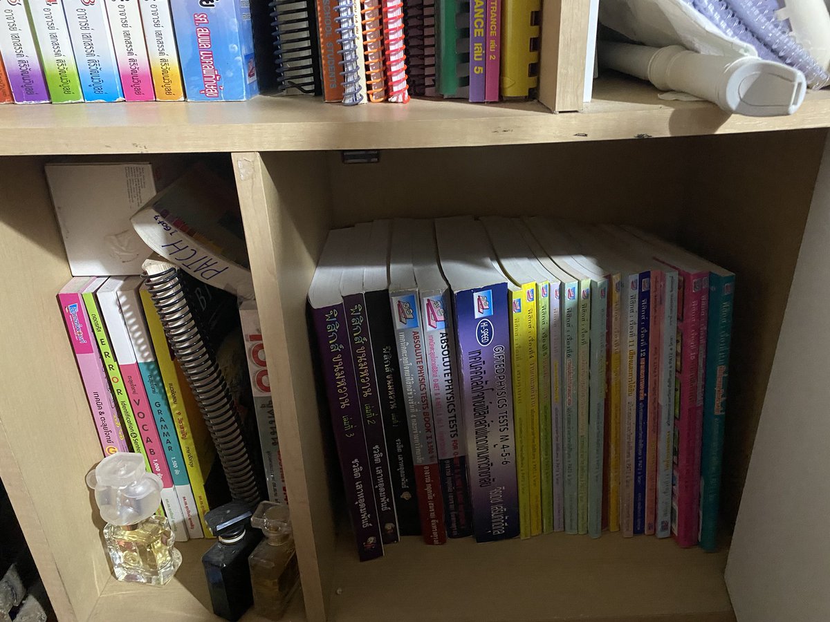 ppigpagg's tweet photo. ปักคลังหน���งสือนะฮะ หลังสอบทีเเคสเสร็จจะมาลงรัวๆเลยยยย ส่งต่อหนังสือราคาถูกให้เด็ก67ขึ้นไปเลยงับบบบ เยอะมากหนังสือจากคอร์สเรียนอ.อุ๊ ออนดีมานด์ ยูเรก้า
 อาจจะส่งต่อคอร์สเรียนบางคอร์สด้วย ติดตามรอน้าาา🥹🙏🙏 https://t.co/1B6gB0faNM