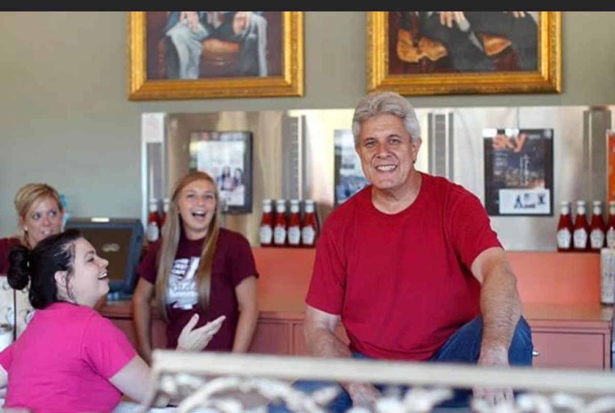 Arcade_Memphis's tweet image. We are closed today to celebrate the life of Harry Spero Zepatos Jr. 3rd generation to run The Aracde restaurant. 

We will resume regular hours tomorrow, Sunday 11/20.