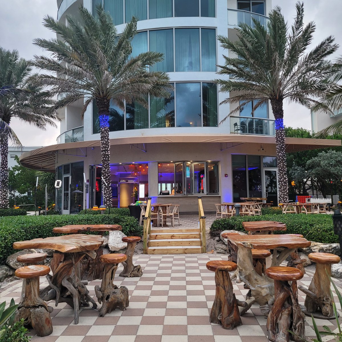 Nile_Fortner's tweet photo. #SushiLab #Press #Event #Friday 11/18/'22 in #PompanoBeach 🥢
The #GrandOpening had #HouseofGabTV, #Sushi, the #restaurant owners, & more at the #Marriott #Hotel #Pompano location with great #ocean front views 🍣
#FridayVibes #Food #SushiRoll #Premier #NewRestaurant #PR #FL 🌴 https://t.co/L6EbAlbJiG