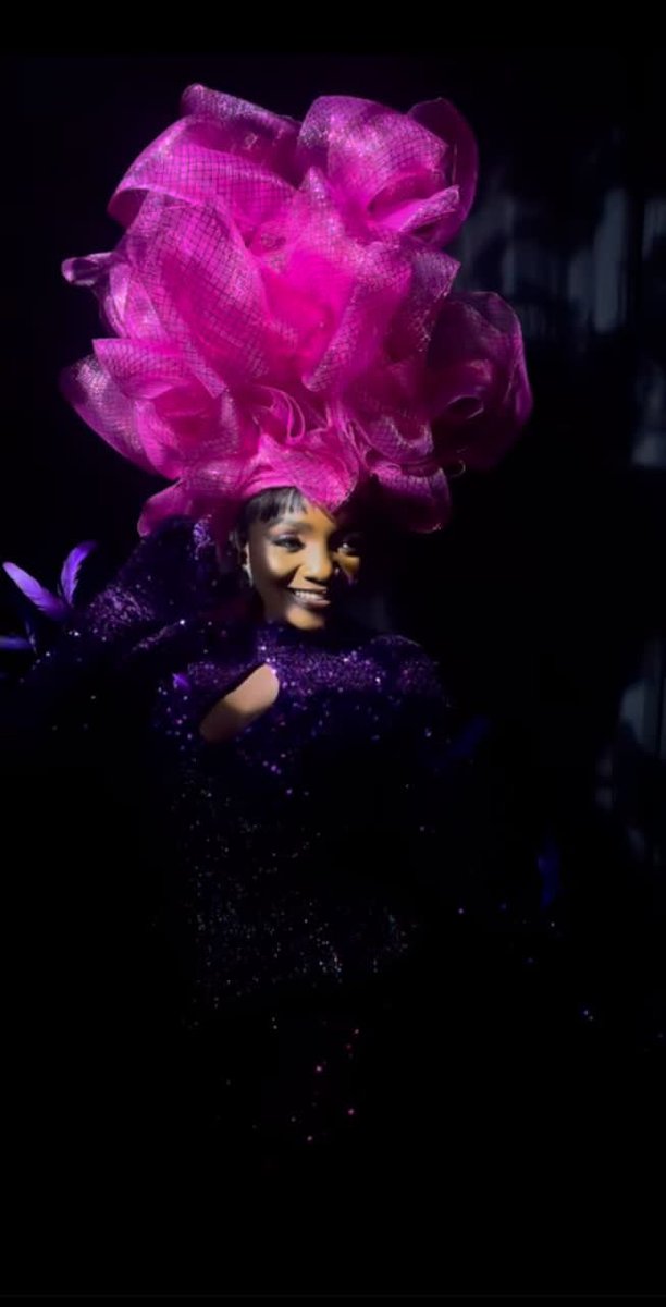 Rhinsolar__'s tweet photo. #Simi #SimiVibes #softQueenSimi #loyalvideo 💃💃💃 https://t.co/72CkKCnlU3