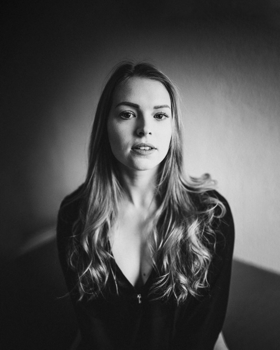 gettingsensual's tweet photo. × JANA
.
#boudoir #sensual #gettingsensual https://t.co/GQ5aa204ei