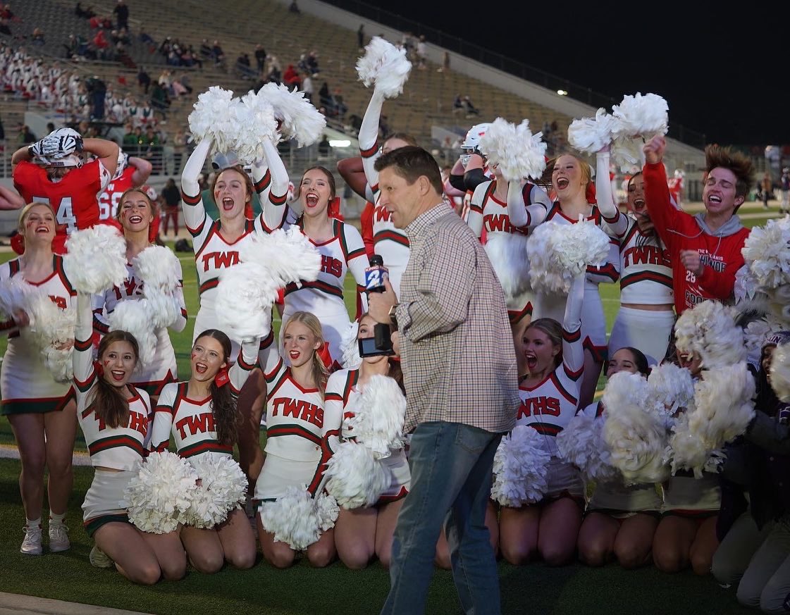 WoodlandsStuCtr's tweet photo. HS Football - Region II-6A Division I Area Playoff Game:
The Woodlands HS Cheerleaders join KPRC Sports Anchor Randy McIlvoy kprc@randymwith during the Woodlands vs. Klein Cain pre-game on Fri. Nov. 18, 2022, at Woodforest Bank Stadium.
The Woodlands 61 vs. Klein Cain 21 Final https://t.co/xbao5RpoVv