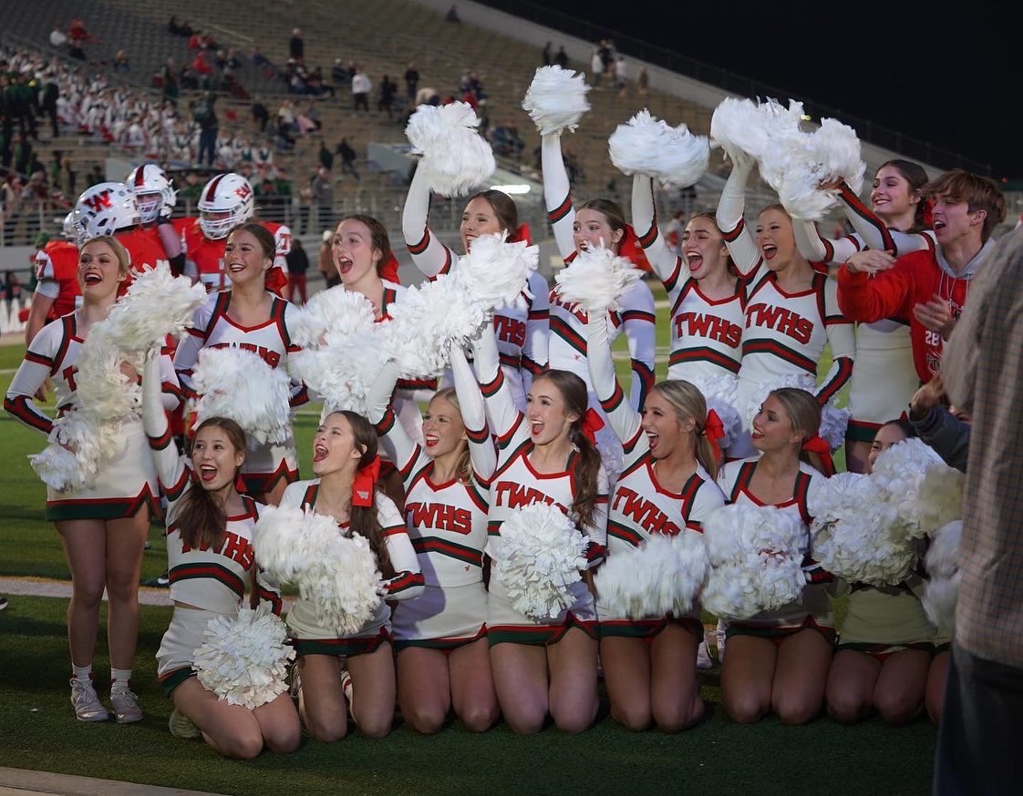 WoodlandsStuCtr's tweet photo. HS Football - Region II-6A Division I Area Playoff Game:
The Woodlands HS Cheerleaders join KPRC Sports Anchor Randy McIlvoy kprc@randymwith during the Woodlands vs. Klein Cain pre-game on Fri. Nov. 18, 2022, at Woodforest Bank Stadium.
The Woodlands 61 vs. Klein Cain 21 Final https://t.co/xbao5RpoVv