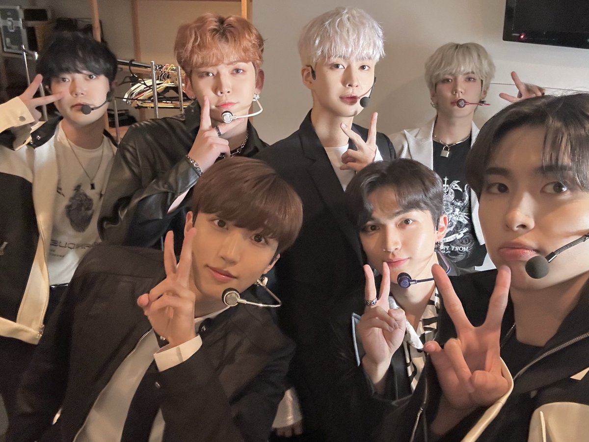 UP10TION's tweet photo. IN TOKYO 4th DAY with HONEY10 🍯✨

#업텐션 #up10tion #WhatIfLove #CodeNameArrow https://t.co/VZ5ep6vpDB