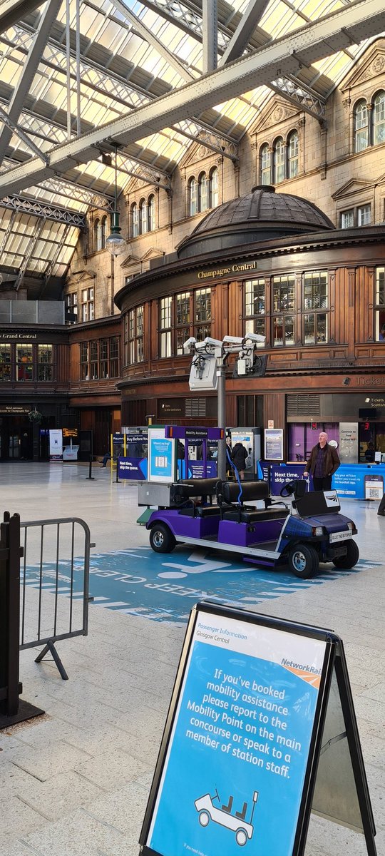 3scorciav's tweet image. Officially visiting a new country 🥳. What a great welcoming, great hope 😊.

Any guess where I'm? No cheating checking the EXIF. Maybe, I corrupt it 😜🤓.
#hopeonthestreet #SingleTakeVideo #SamsungS20 #MobileAI