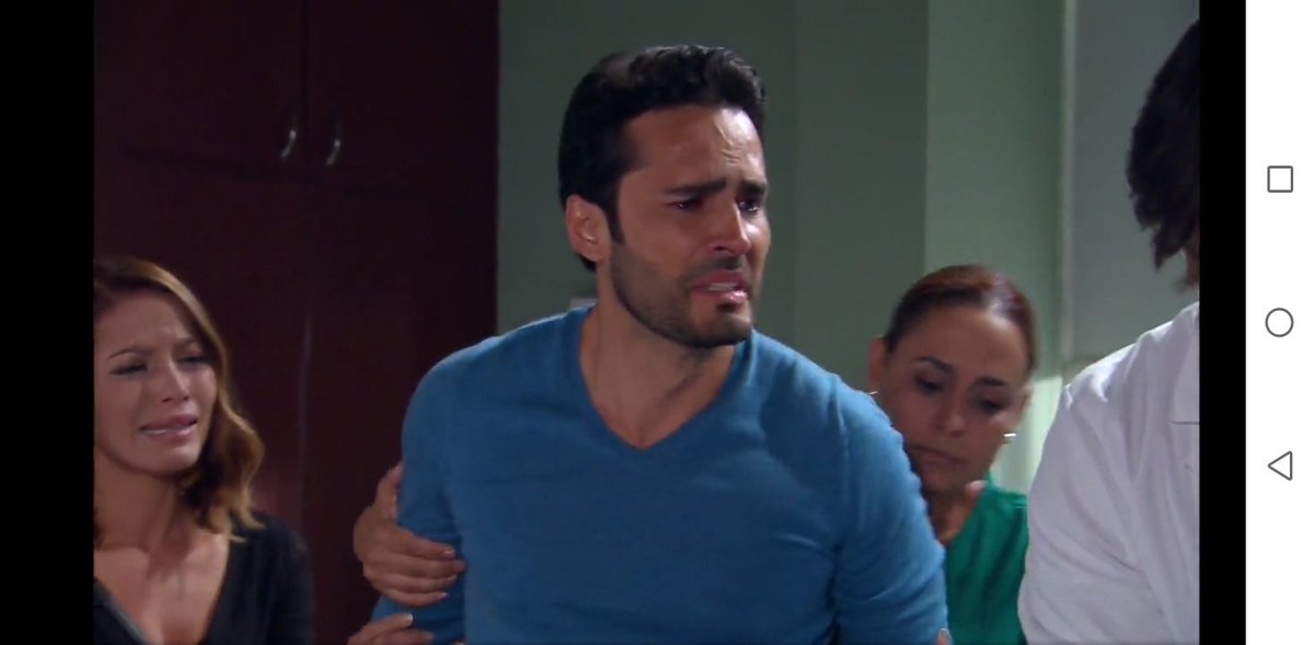 tusseriesfavs's tweet photo. Le dijo papa😭en vdd el Verdugo y su hija me enternecen💞Sammy entró en coma, como les gusta hacernos sufrir. 1 MES EN COMA Y EMBARAZADA‼️
#XimenaDuque #FabianRios
#DuqueRios #CorazonValiente 157 https://t.co/ji8Lnb4Kbp
