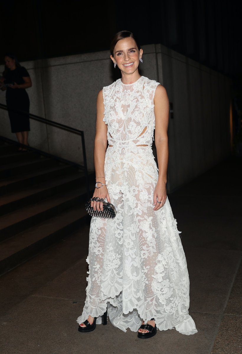 emmwtsnsgallery's tweet photo. Gallery!
The Kering Foundation's Caring for Women dinner, The Pool on Park Avenue, New York City - Sept 15th, 2022
Link: https://t.co/PAvcKOEbQp
#emmawatson #ewatson #heforshe #harrypotter #hermionegranger #emmwtsnsgallery https://t.co/Oo0MuleKNe