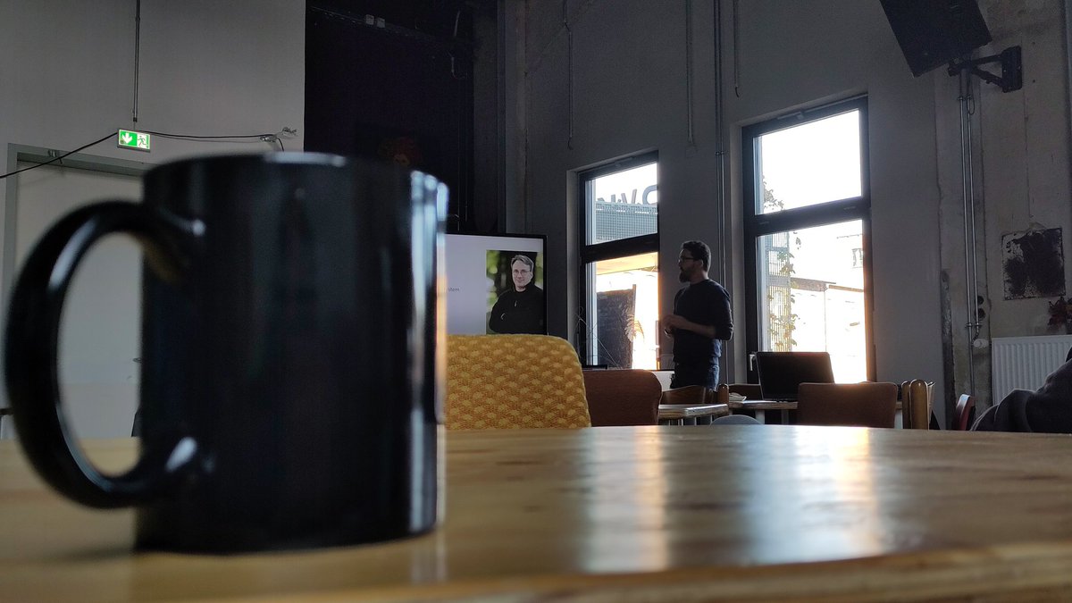 DigitaleOL's tweet image. Der #LinuxPresentationDay ist auch in #Görlitz bereits in vollem Gange! Kommt gern noch vorbei! Wir haben spannende Vorträge, Linux-Rechner zum Ausprobieren, Kaffee und nette Gesellschaft für euch! Bis 17 Uhr findet ihr uns noch in der #Rabryka!