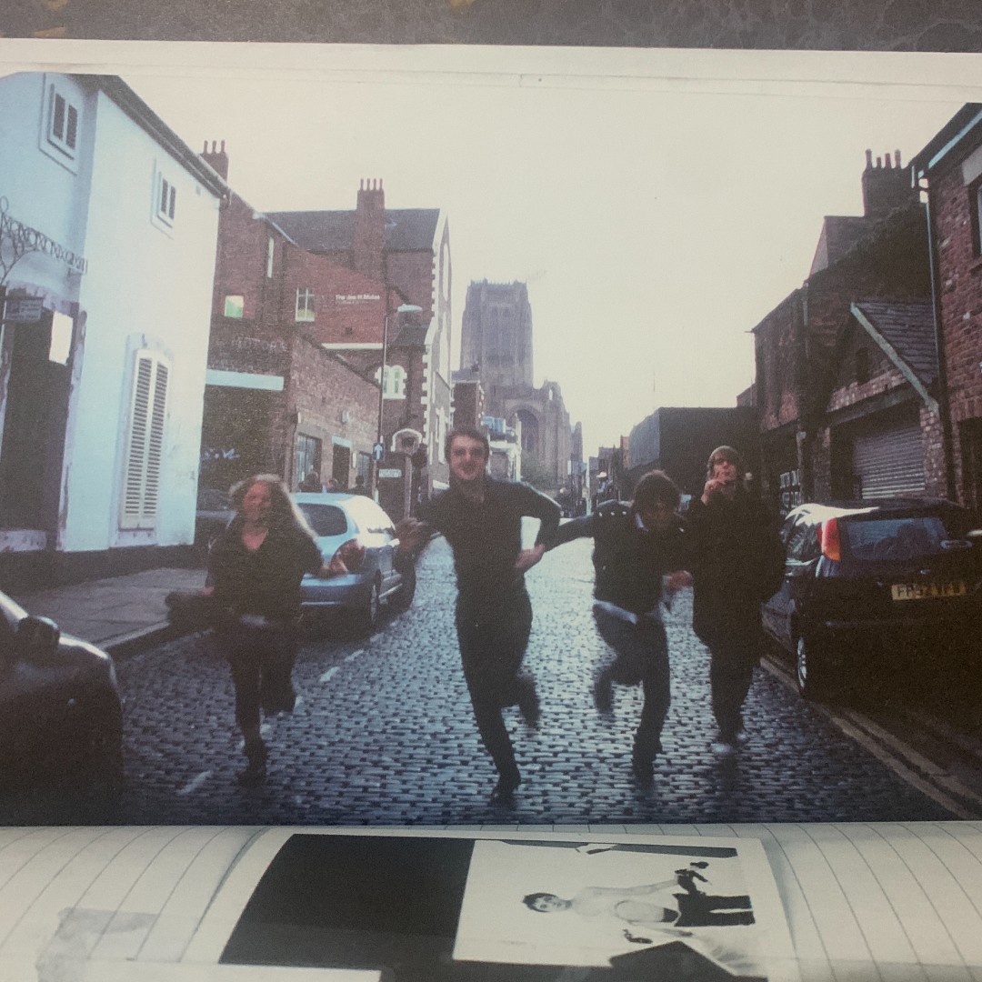 The_Pilgrim_Pub's tweet photo. Look who it is running down Pilgrim Street!
Taken from Peter Docherty: The Books of Albion
#georgianquarter #libertines #petedocherty #liverpool https://t.co/giizbk0jh7