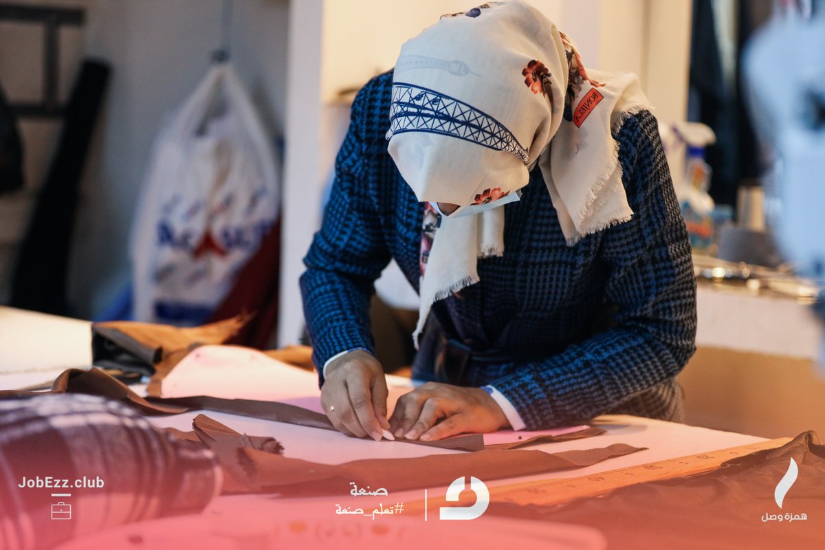 تستمر متابعتنا لدورة الخياطة  ضمن تدريبات مبادرة #صنعة في مدينة #بنغازي.
 تعلمت المتدربات كيفية اخذ المقاسات و رسم الكورساج (الباترون الأساسي) الأمامي والخلفي والاكمام وبنطلون و جونيله، وكيفية  اخراج الموديلات من الباترون الأساسي نظري وعملي وكيفية استخدام ماكينة الخياطة