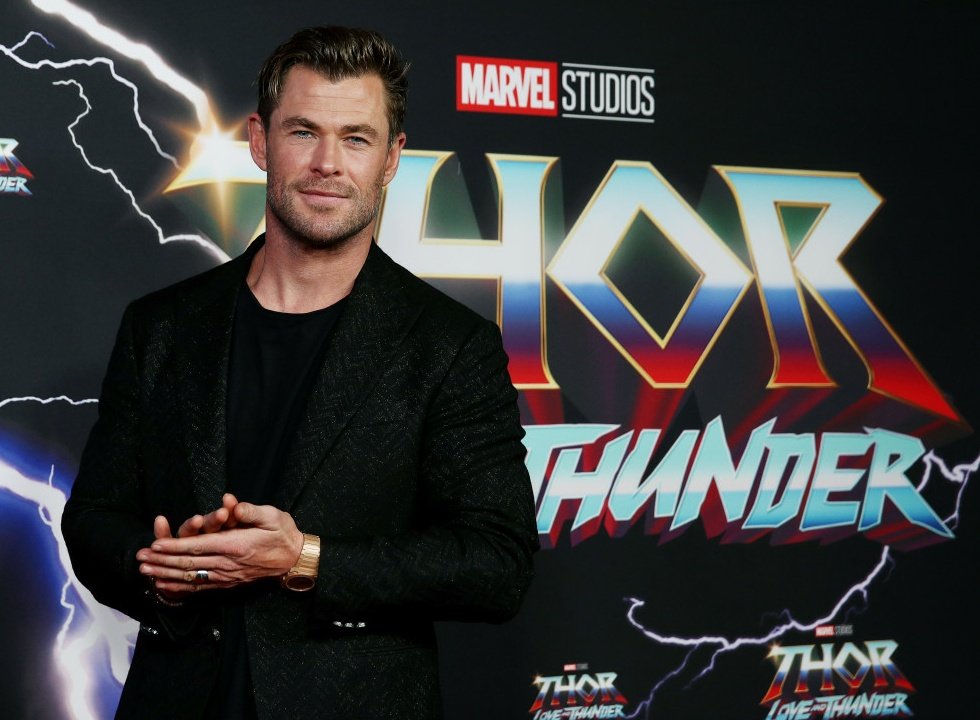 PreviouslyFilmx's tweet photo. #ThorLoveAndThunder
#Limitless

⚠️ATENCIÓN⚠️

Chris Hemsworth ha descubierto que tiene gran probabilidad de padecer Alzheimer en el futuro:

"La idea de que no podré recordar la vida que he experimentado con mi esposa e hijos es, probablemente, mi mayor temor". https://t.co/qz4k9vP7xD