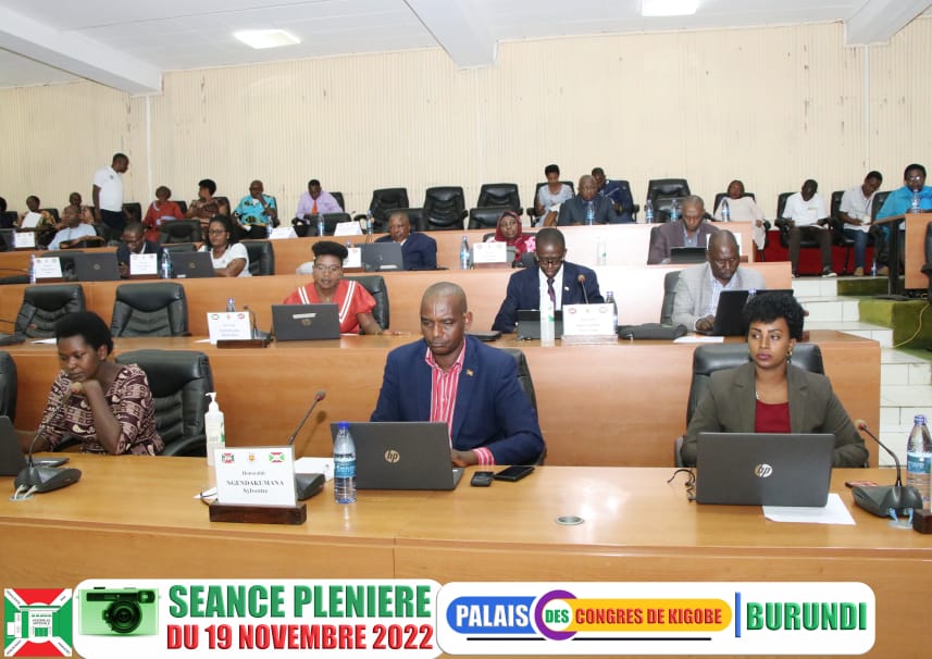 nshingamateka's tweet photo. 3/n Le projet #PIPARV-B intervient actuellement dans 5 provinces de #Gitega, #Karusi, #Kayanza, #Ngozi et #Muyinga autour de 3 composantes: 1° aménagement intégré des territoires, 2° dvlpt des coopératives, 3° coordination, gestion, suivi-évaluation et appui institutionnel. https://t.co/p2nqwgGCmL