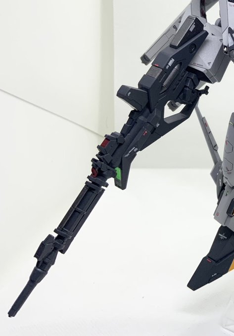 ビームライフルは元が短いと感じたので銃身を30MMの銃パーツで長くしました。背中のウィングの根元も自由に可動出来る様にしました。(続く) 