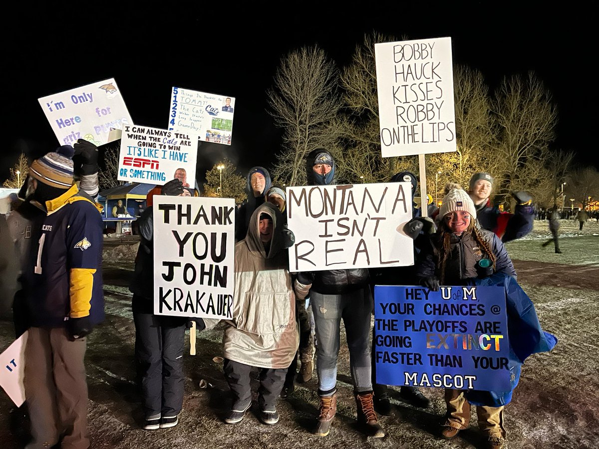 alexeschelman's tweet photo. GOOD MORNING from Bozeman! -3 degrees isn’t stopping anybody from being at @CollegeGameDay this morning! These are great🤣 https://t.co/xiOlix84GU