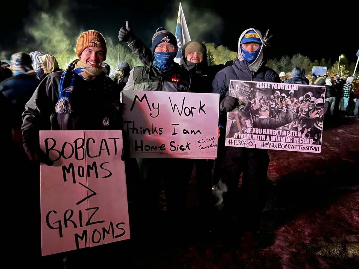 alexeschelman's tweet photo. GOOD MORNING from Bozeman! -3 degrees isn’t stopping anybody from being at @CollegeGameDay this morning! These are great🤣 https://t.co/xiOlix84GU