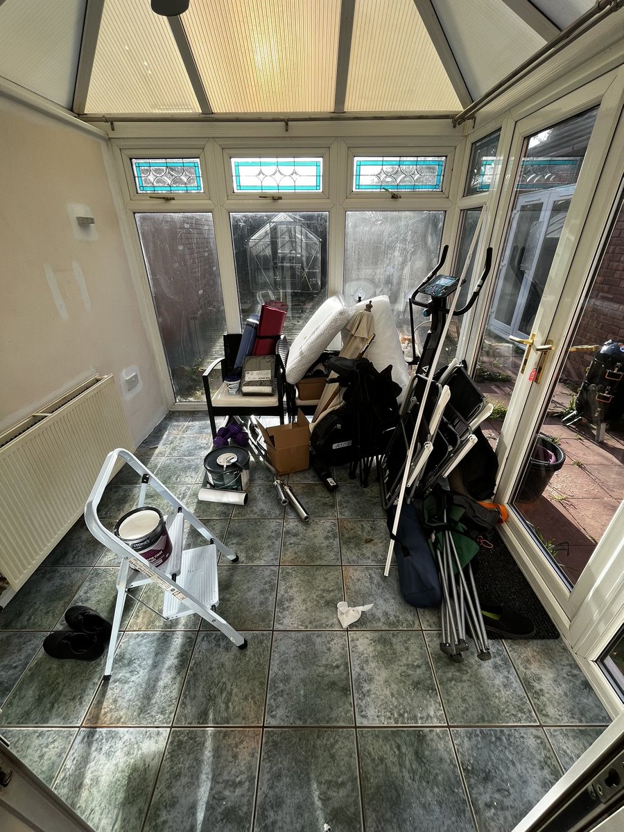 ChristineWilde's tweet photo. Painting our conservatory today. Can you spot my little helper? 🧐 https://t.co/svlnx6zRtf