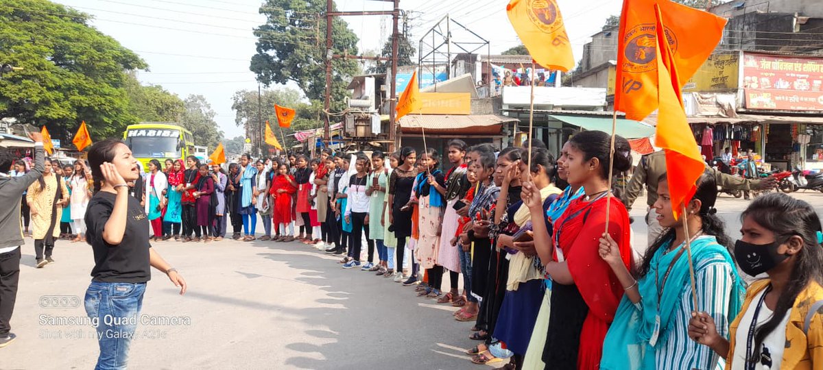 BJP4CGState's tweet photo. कांग्रेस छात्र संघ NSUI के प्रदेश महासचिव रुहाब मेनन द्वारा कोलेज छात्रा से किए गए रेप के बाद स्थानीय युवक युवतियों ने भानुप्रतापपूर में किया विरोध प्रदर्शन।

युवाओं की हुंकार से @bhupeshbaghel सरकार का छत्तीसगढ़ में अंत निश्चित है। https://t.co/Kp5TjWRo0v